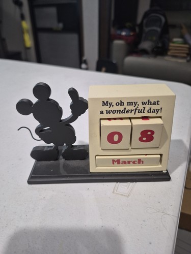 Hallmark Disney Desk Top Perpetual Calendar Mickey Mouse Silhouette Figurine