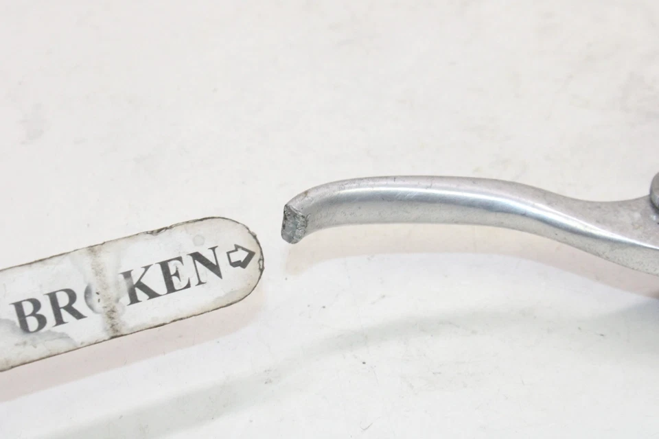 89-96 SUZUKI GS500E OEM FRONT BRAKE MASTER CYLINDER W LEVER - Image 3 of 4