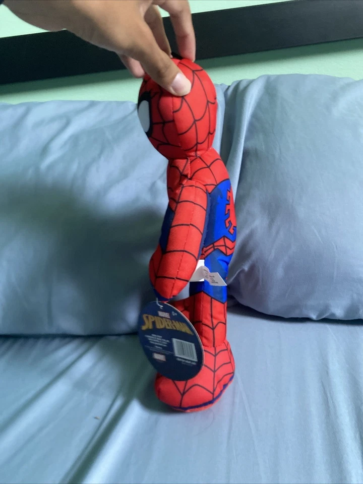 Muñeco de peluche Good Stuff Toys Spider-Man 12”. 2023! Foto 2 de 4