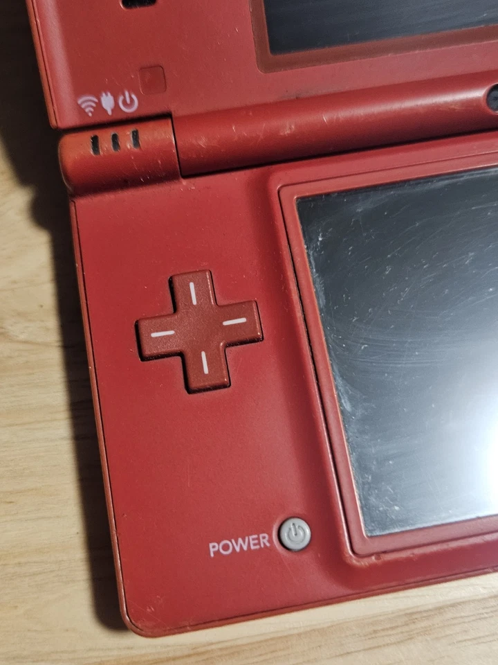 Sistema portátil Nintendo DSi rojo NO PROBADO COMO ESTÁ Foto 3 de 4