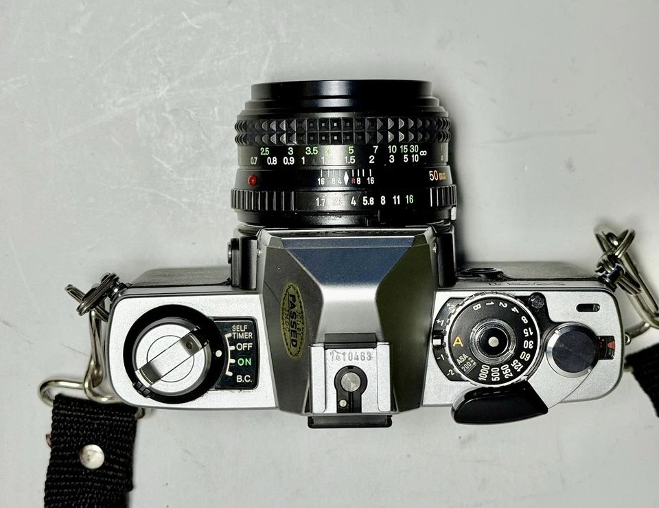 Cámara Minolta XG1 35 mm con lente de 50 mm 1:1,7 y filtro de claraboya Hays Foto 2 de 4