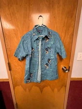 West marine Men's blue button up shirt - size large 