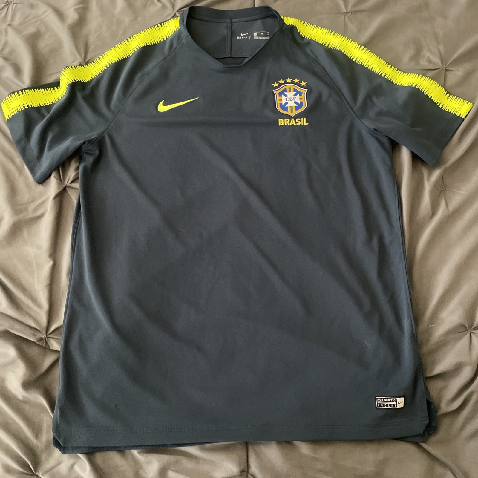 Brazil Training Football Soccer Squad Shirt Jersey Large 2018 CBF Nike Mens XL