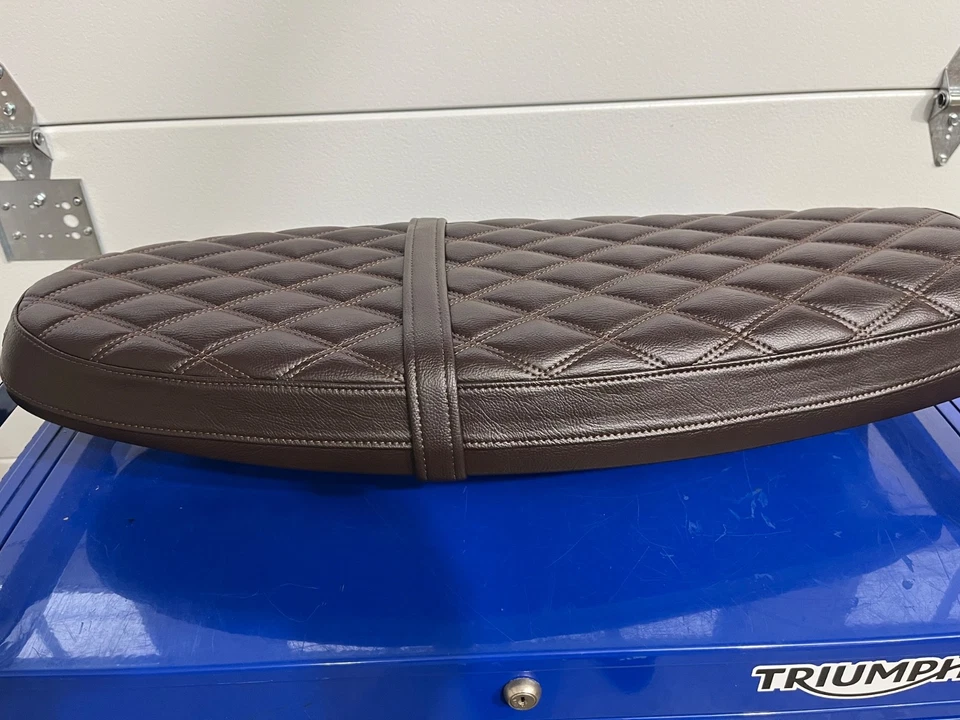 Asiento de banco Scrambler acolchado Triumph - A2310002 Foto 3 de 3