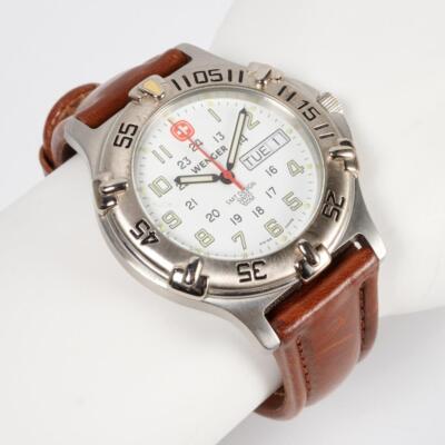 Wenger Swiss Brown Leather Strap Field Wrist Watch Pfizer