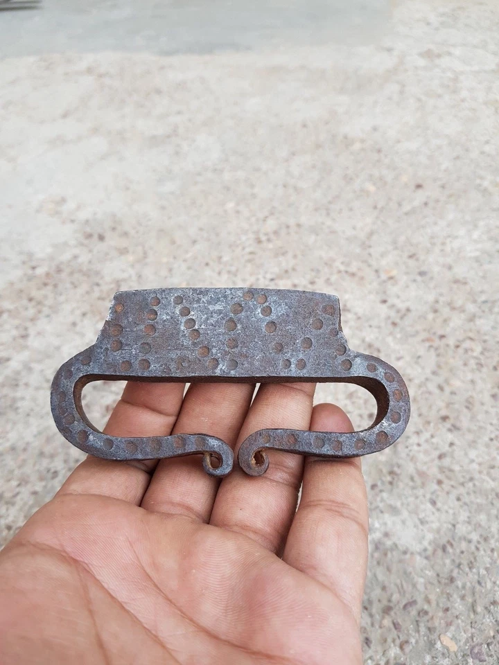 Vintage Iron Fire Striker Flint Heavy Dotted Museum Quality Rare Handmade FS3 - Image 4 of 4