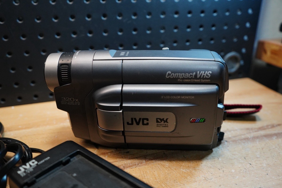 F) JVC Compact VHS-C Camcorder GR-AXM910U 3