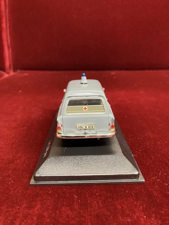 Minichamps Mercedes-Benz 190 Ambulance 1 43 Scale Grey Model Collectible - Image 2 of 4