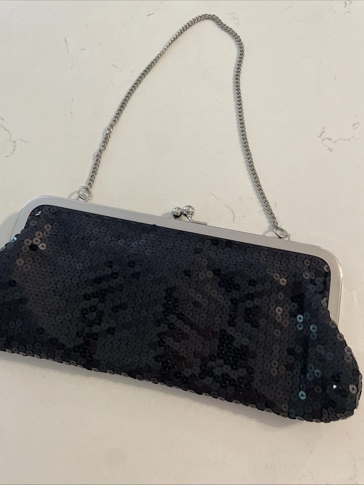 Bolso de noche negro con lentejuelas Loft Ann Taylor con correa de cadena herrajes plateados Foto 2 de 4