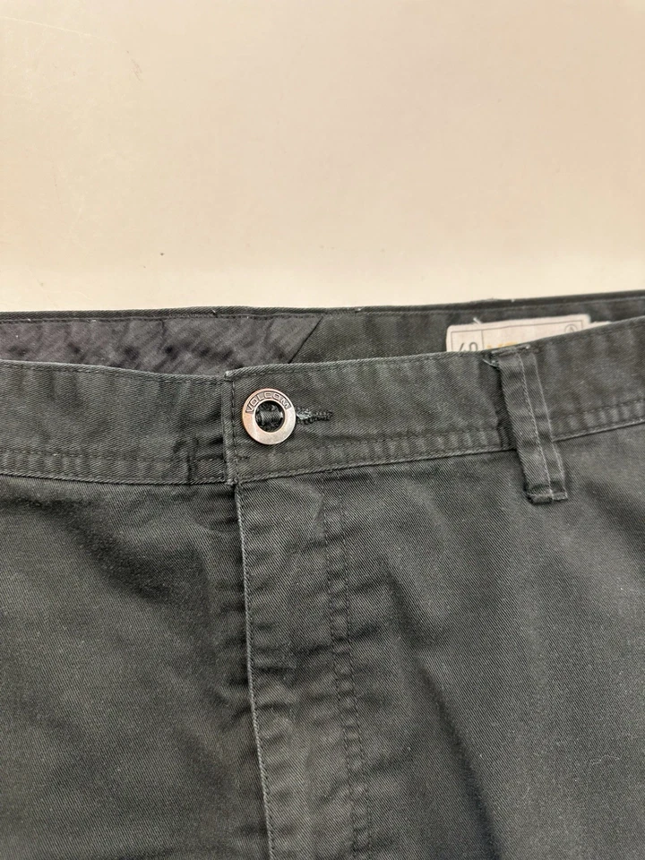 Volcom Shorts Mens Size 40 Black Monty Casual Flat Front - Image 3 of 4