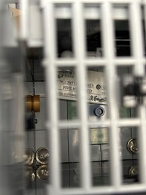 LEGO Creator Expert &ndash; Brick Bank 10251, 98% complete / assembled