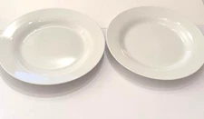 Crate & Barrel Set of 2 White Wide Rim Porcelain Soup or Pasta Salad 9" Bowls