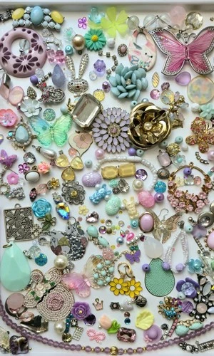 Vtg -Mod Costume Jewelry CRAFT LOT MIX Rhinestone Cabs Charms Design Jewel Tree