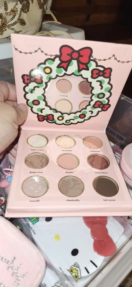 Paleta de sombras de ojos The Créme Shop x Hello Kitty And Friends Snowy Sweethearts Foto 3 de 3