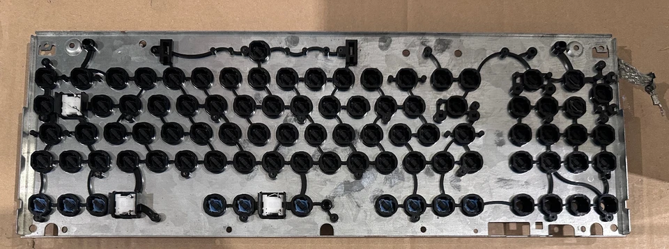 Commodore 1 x Taste von "C 128 Tastatur", Komplette Taste mit Feder & Stempel - Bild 2 von 2