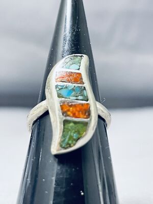 NOTEWORTHY VINTAGE NAVAJO CHIP INLAY TURQUOISE CORAL STERLING SILVER RING