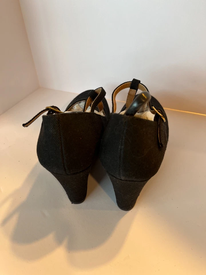 SODA Women's Black Suede Wedge Heel W/ Ankle Buckle Close Round Toe Sz. 5.5 - Image 3 of 4