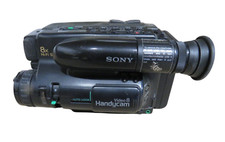 Sony CCD-TR7 Video8 HandyCam Camcorder UNTESTED WITH BATTERY Parts/Repair 