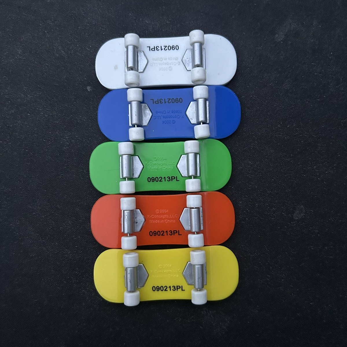 Tech Deck Skate Shop – Kit De 6 Planches à Roulettes, Pièces Détachées Et Autocollants, Crée Ton Skate Unique (BIZAK)