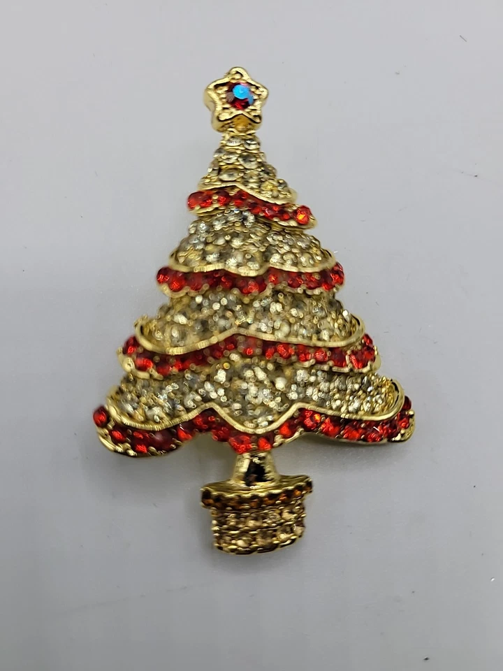 Impresionante broche de árbol de Navidad decorado con diamantes de imitación en tono dorado  Foto 4 de 4
