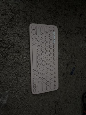 Logitech K380 Wireless Bluetooth Multi-Device Keyboard for MAC (WHITE)