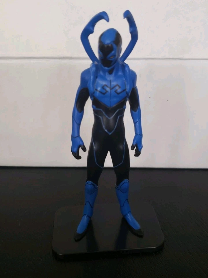 Lote de 4 figuras exclusivas de DC Bestbuy Blue Beetle Batman John Constantine Damian Foto 4 de 4