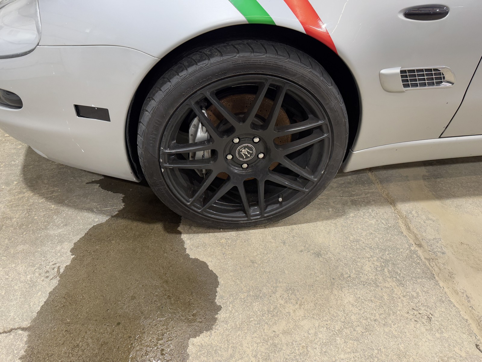 03-06 MASERATI SPYDER DRIVER LEFT FRONT FENDER GRIGIO TOURING METALLIC 236649