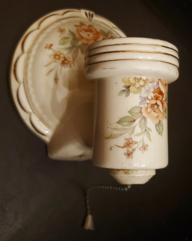 Aplique de luz floral eléctrico Art Deco de porcelana de porcelana vintage con trm dorado Foto 3 de 4