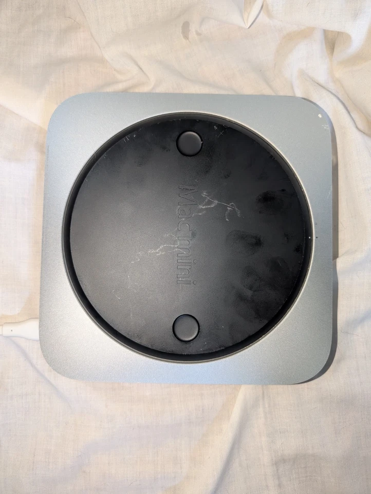 2010 Mac Mini powers up - Image 4 of 4