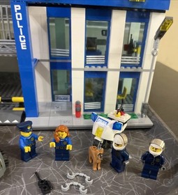 LEGO CITY: Police Station (60047) Complete  No Box No Instructions