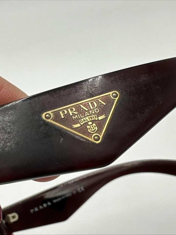 Gafas de sol Prada SPR 32P rojas y negras para mujer auténticas hechas en Italia  Foto 3 de 4