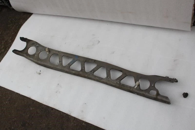 1990 1991 1992 1993 1994 1995 1996 1997 MAZDA MIATA SUSPENSIÓN TRASERA MARCO SOPORTE Foto 2 de 4