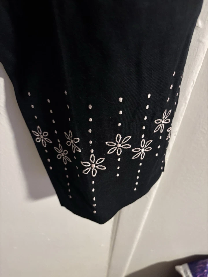 Chadwicks Black and Silver Capri Pants Size 14 - Image 3 of 4