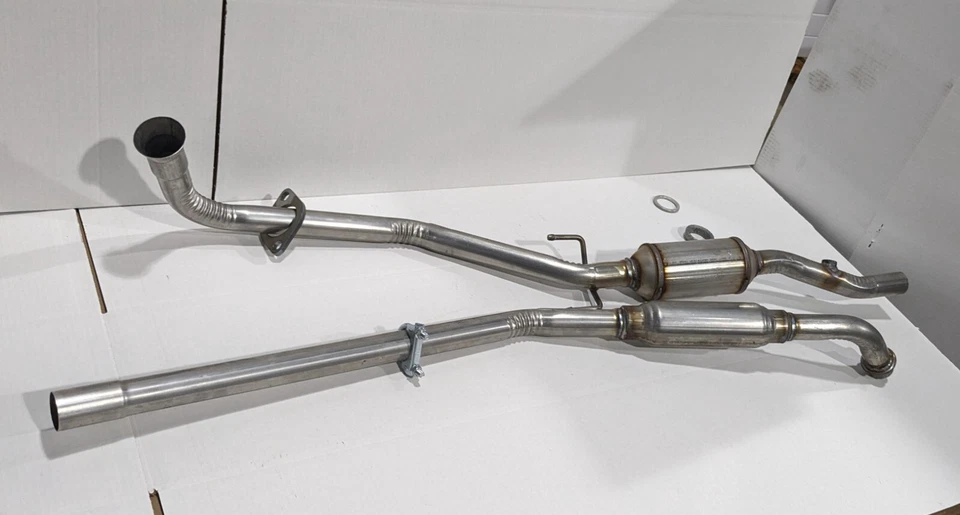 1995 1996 1997 1998 Toyota Tercel 1.5L L4 Catalytic Converter Foto 3 de 4