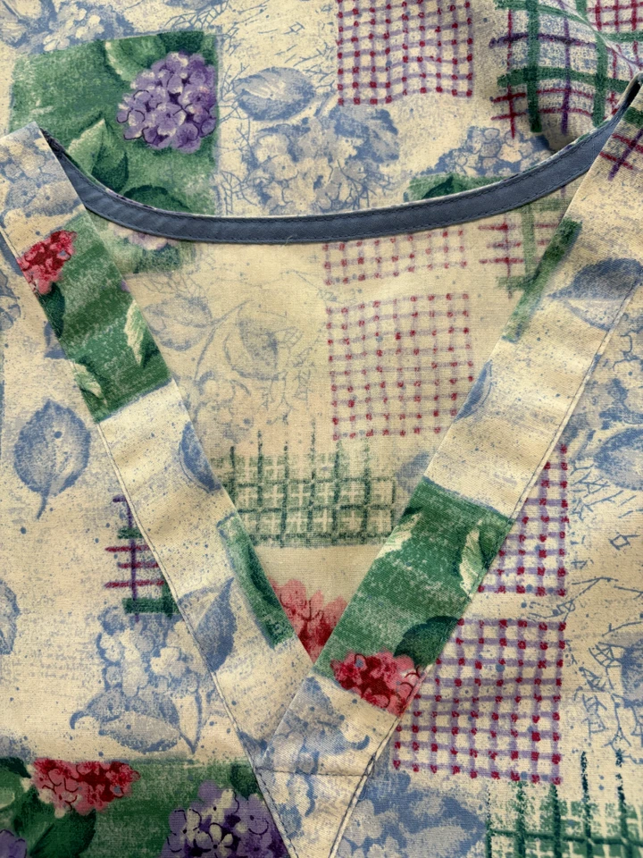 Handmade Blue & Pink Floral Women’s Plus Size 2X V-Neck Scrub Top-EUC - Image 3 of 4