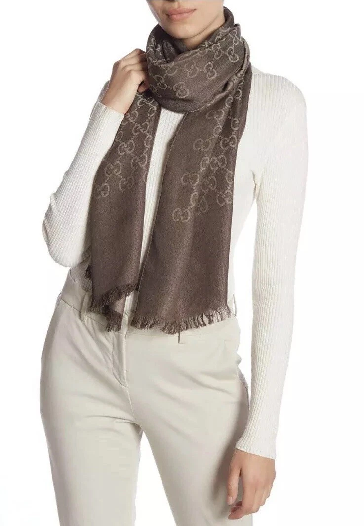 Neuf écharpe femme Gucci Supreme monogramme GG jacquard soie et laine enveloppée marron