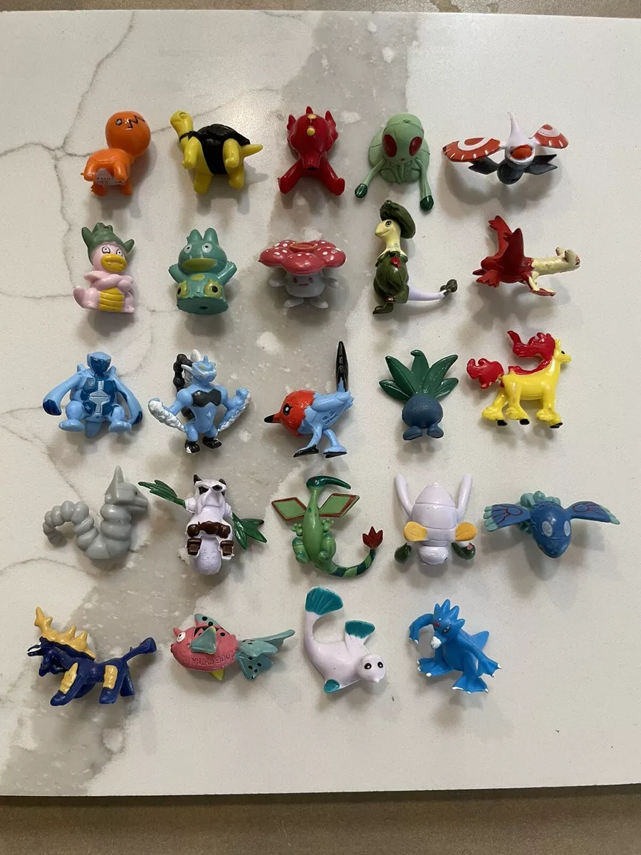 LOT 24 POKEMON MINI FIGURINES