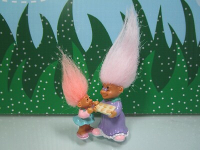 GRANDMA & ME BAKING COOKIES - 2'' Russ Miniature Troll Doll - NEW