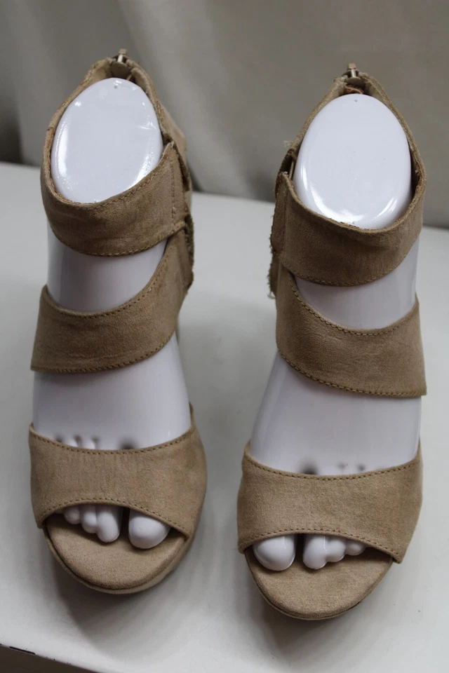 CHRISTIAN SIRIANO "Shay" Womens Faux Suede Wedge Shoe, Nude, Size 6 comfort Foam - Изображение 4 из 4