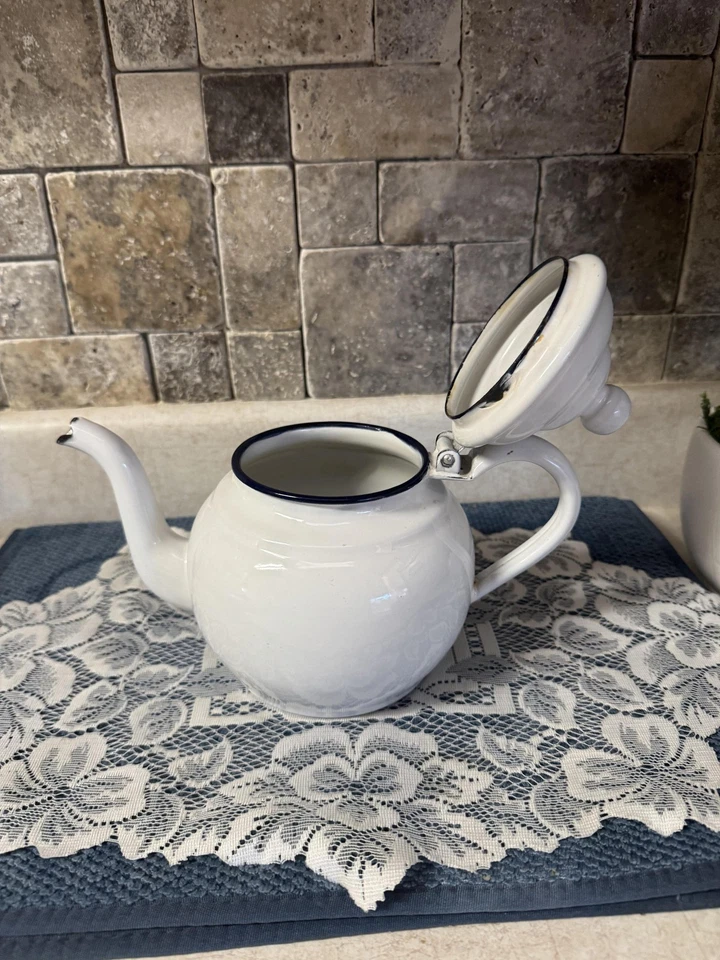 Tetera esmaltada blanca hervidor tapa con bisagras borde azul cuello de ganso granja cocina Foto 4 de 4