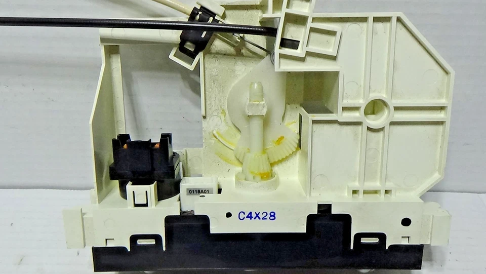 2005-2006 Nissan Xtrail AC Heater Climate Control Switch Black - Image 4 of 4