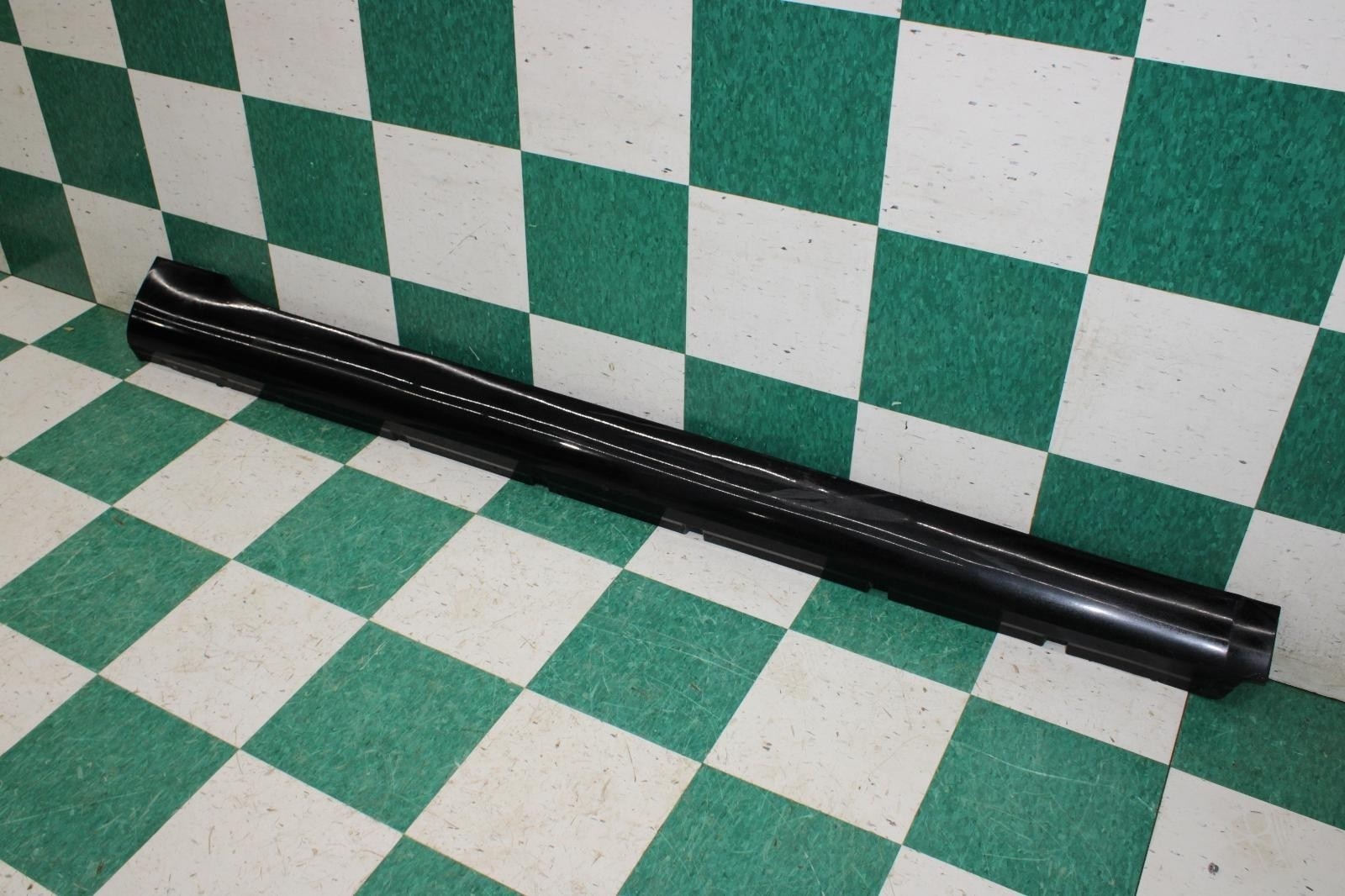 13-18 Flying Spur *SCUFFS* Black Passenger Right RH Rocker Molding Side Skirt
