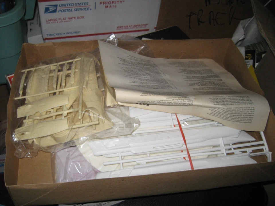 MIB Star Trek Wrath of Khan USS Enterprise with stand from 1983 - Image 2 of 2