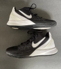 Nike Boys Kyrie Flytrap II AQ3412-001 Black Basketball Athletic Shoes 5Y*READ