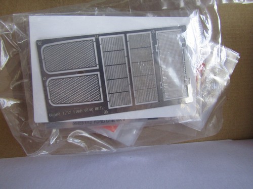 Trumpeter 1:12 Scale 1966 Le Mans 24 Hour Winning Ford GT40 Mk.ll # 05403 - New - Picture 9 of 16