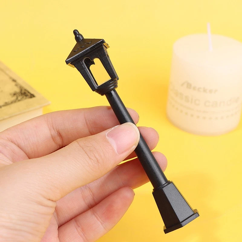 1pz Mini Lampade Lampioni Modello Microscopico per Casa delle Bambole in Miniatura D.S0 Ch - Immagine 4 di 4