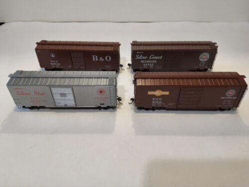 4 Kadee cars 1 B&O 3 Seaboard 40 ft box cars
