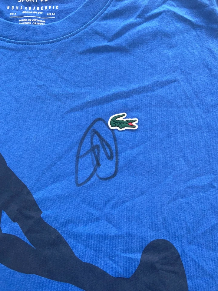 CAMISETA TENIS LACOSTE FIRMADA POR NOVAK DJOKOVIC US FRANCH OPEN 2024 WIMBLEDON JSA A Foto 2 de 4