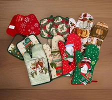 Christmas / Fall Potholders / Oven Mits - Lot of 14