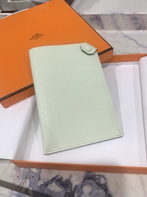 Authentic HERMES Epsom Tarmac PM Passport Holder Vert Fizz